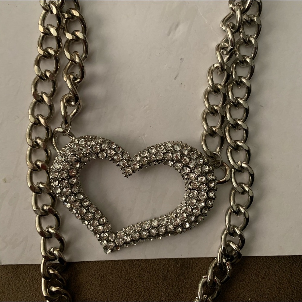 Single Crystal Heart Collar Necklace - Silver - Picture 4 of 4